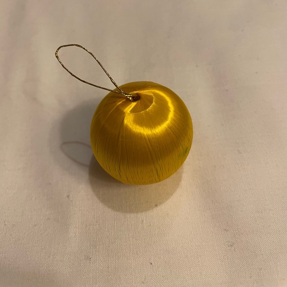 Mixed lot of 33 vintage thread ornaments-two sizes - Picture 8 of 11